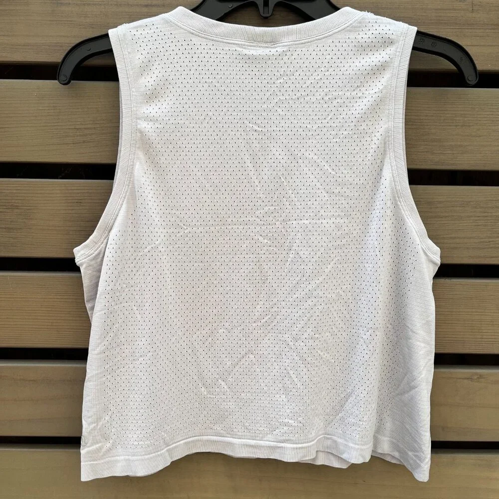 Lululemon Breeze By Muscle Logo Tank Top in Silver Lilac Gray Lavender, Size 8 - Picture 4 of 6